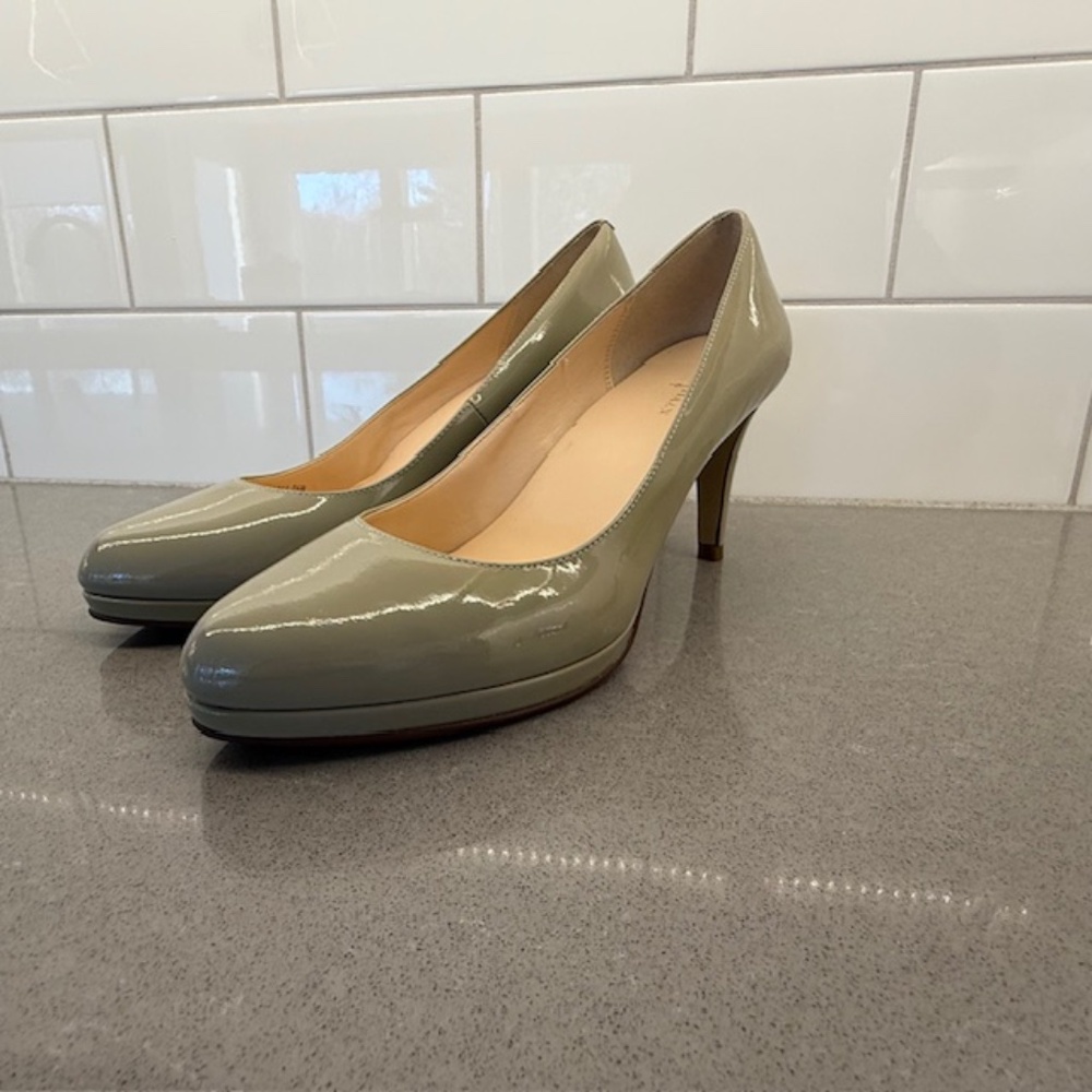 Women's Cole Haan Light Gray Patent Leather 3" Heels 7.5B-Never Worn
